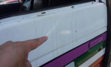 Las marcas de sangre revelan el horror que se vivió dentro de la unidad. Foto: Trujillo en Línea