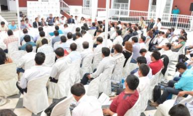 El gobernador regional de La Libertad, César Acuña, se reunió con los alcades distritales por primera vez. (Foto cortesía)