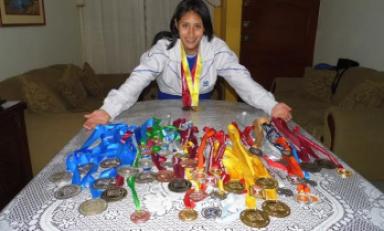 Geraldine Dávila se hizo de 5 medallas en el último campeonato macro-regional. (Foto cortesía)