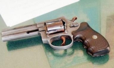 Se incautó arma falsa a adolescente. (Foto: Referencial/Internet)