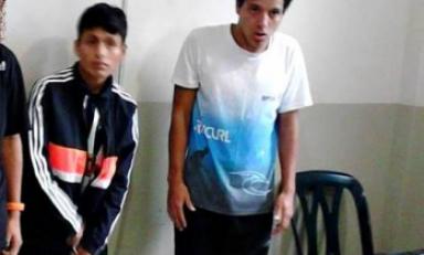 Dos de los tres sujetos detenidos con una imitación de revólver, por personal de Serenazgo de la MPT. (Foto cortesía Serenazgo MPT)