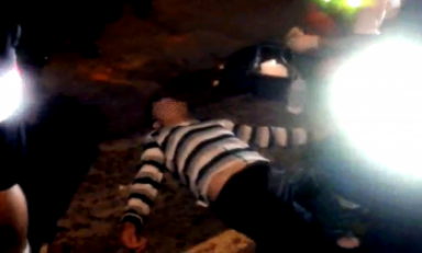 Presunto asaltante que fue golpeado por los vecinos y quedó desmayado. (Foto cortesía Serenazgo MPT)