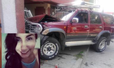 Joven que habría conducido la camioneta huyó del lugar, luego del accidente. Foto: Trujillo en Línea