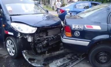 Choque se registró en la urbanización El Recreo. (Foto: Difusión)