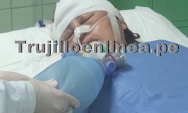 Humilde mujer permanece en la Unidad de Cuidados Intensivos del hospital Regional Docente. Foto: Trujillo en Línea
