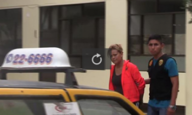 Unas de las integrantes de esta banda liderada por mujeres. (Foto captura video)