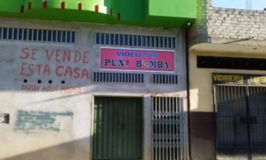 Este bar “Puño Bomba”, es el escenario de continuas grescas por lo que los vecinos del barrio Bolívar exigen su clausura definitiva. (Foto RPP)
