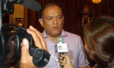 Carlos Fernández Verde fue uno de los concejales que pidió la salida de Julissa Becerra. (Foto: Difusión)