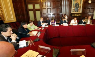 Proponen que asesores del Congreso de la República sean designados por concurso público.
