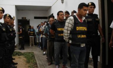 Por siete días más permanecerán detenidos 27 integrantes de la banda del "Cojo Mame". (Foto: cortesía Correo)