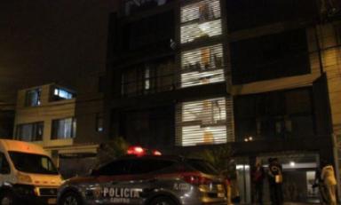 Edificio donde se produjo el crimen en la urbanización San Andrés. (Foto El Comercio)