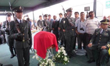 Entierro del valeroso policía Anthony Velasquez Vega, ocurrido esta tarde en el cementerio Jardines de la Paz.