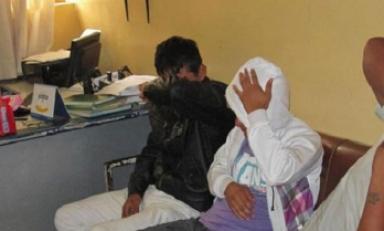 Presunto extorsionador que trató de tragarse la carta y bala que llevaba consigo. (Foto cortesía La Industria)