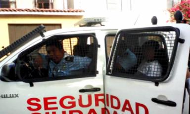 Personal edil trasladó a la pareja a la Comisaría de Ayacucho. Allí la mujer afectada interpuso la denuncia. (Foto: Difusión/referencial)