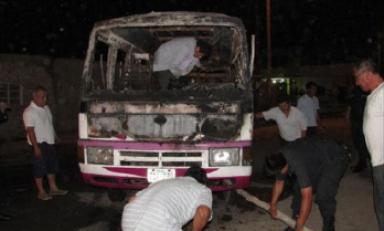 Víctor Larco: Delincuentes incendian autobús porque propietario se negó a pagar cupos