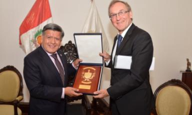 Gobernador César Acuña junto al embajador alemán. (Foto: Difusión)