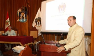 Gerente municipal defendió cobro de bonos por parte de funcionarios. (Foto: Difusión)