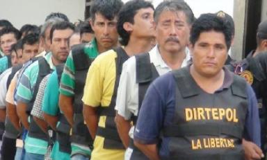 Presentaron esta tarde a 27 de los 30 integrantes de la banda criminal Dragón Rojo-Siempre Seguro. (Foto RPP)