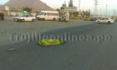 Cuerpo permanece tendido en la pista la espera de fiscal. Foto: Trujillo en Línea