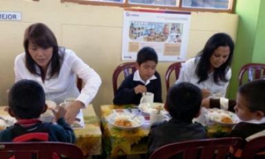 Nadine Heredia y la ministra Paola Bustamante estuvieron en el inicio del año escolar en Otuzco(Foto cortesía Midis)