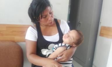 El menor de la fotografía se llama Alejandro. Si alguien conoce el paradero de su familia, él se encuentra en la comisaría La Familia. Foto: Trujillo en Línea