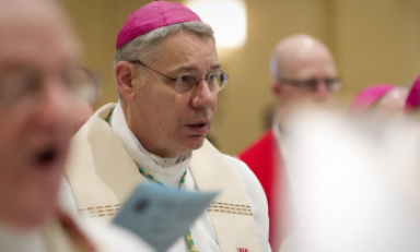 El obispo de Kansas City, Robert Finn, fue destituido por la Santa Sede. (Foto Internet)