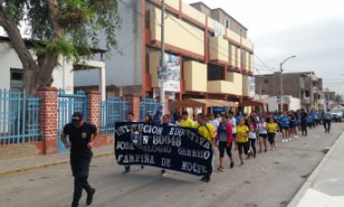 Estudiantes trotaron para decirle no a la violencia. Foto: PNP