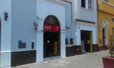 En la puerta del establecimiento habrían intentado robar. Foto: Trujillo en Línea