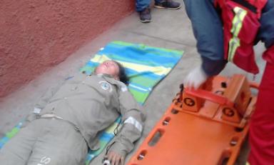 Trabajadora usaba antiguo uniforme criticado por muchos debido al color opaco. Foto: Trujillo en Línea