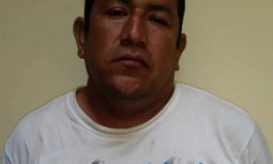 Los agentes detuvieron a Raúl Pedro Martínez Villanueva (42) cuando presuntamente intentó cobrar el dinero por extorsión a una mujer. (Foto: Difusión)