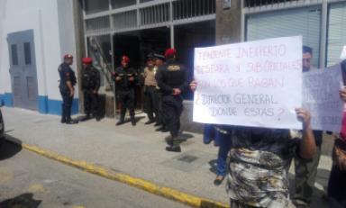 Familiares llegaron con pancartas a exigir que búsqueda se reinicie. Foto: Trujillo en Línea