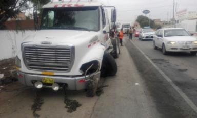 Choque averió la dirección del tráiler. Foto: Trujillo en Línea