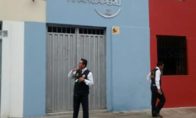 Agentes de criminalística llegaron para investigar el robo. Foto: Trujillo en Línea